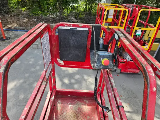 2018 MEC MICRO 19 Scissor Lift