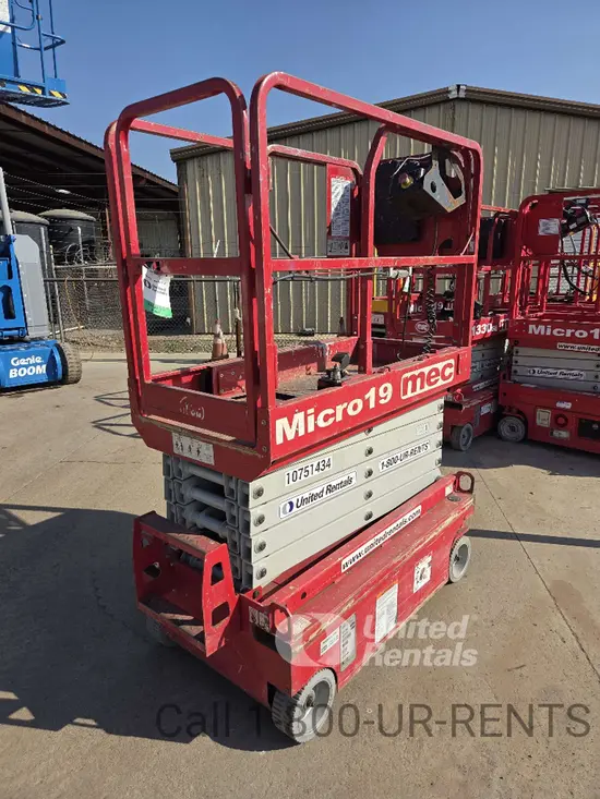 2018 MEC MICRO 19 Scissor Lift