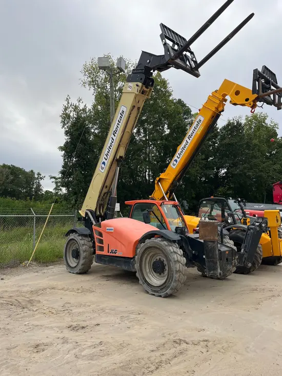 2019 JLG 1055 Forklift