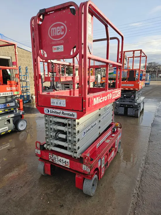 2018 MEC MICRO 19 Scissor Lift