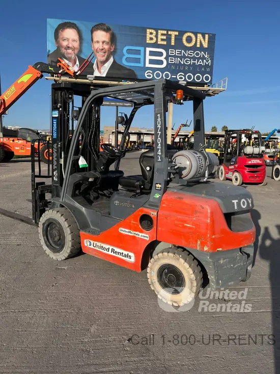 2018 Toyota 8FGU30 Warehouse Forklift
