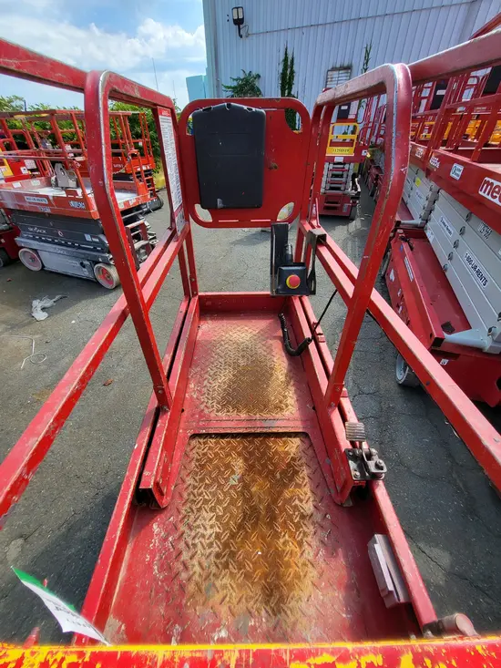 2018 MEC MICRO 19 Scissor Lift