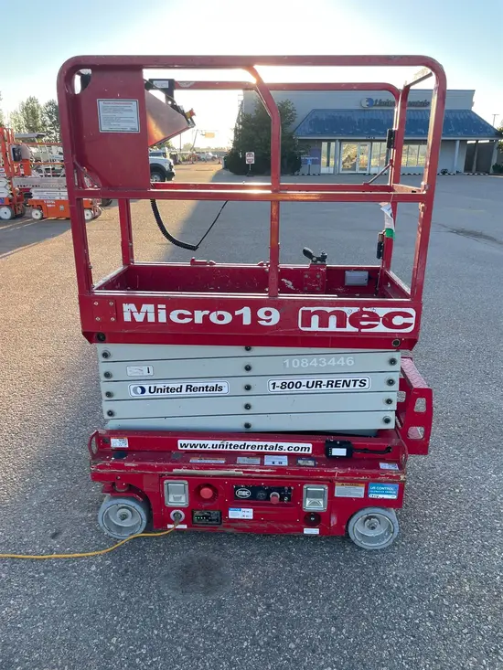 2018 MEC MICRO 19 Scissor Lift