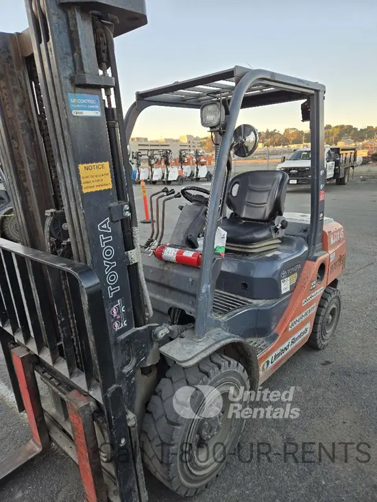 2018 Toyota 8FDU30 Warehouse Forklift