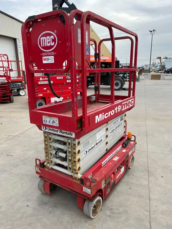 2018 MEC MICRO 19 Scissor Lift