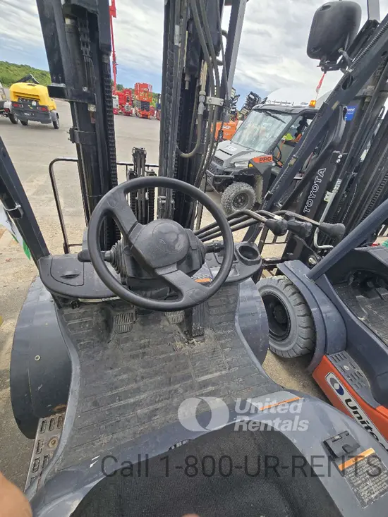 2018 Toyota 8FGU30 Warehouse Forklift