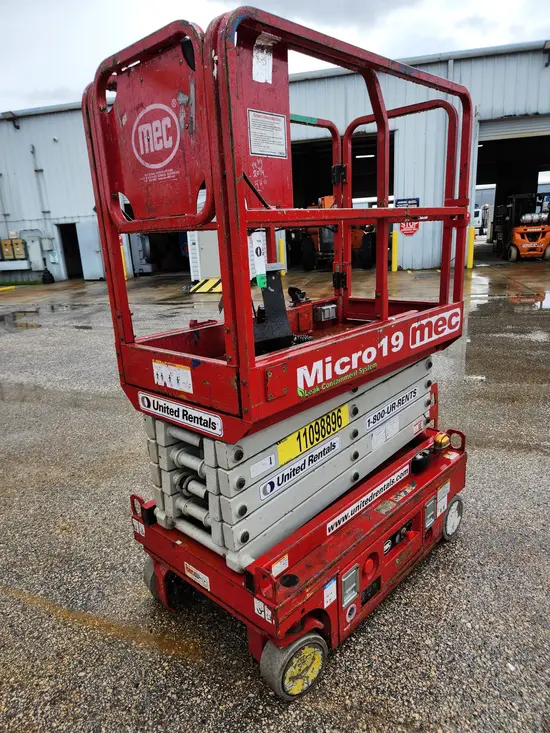 2020 MEC MICRO 19 Scissor Lift
