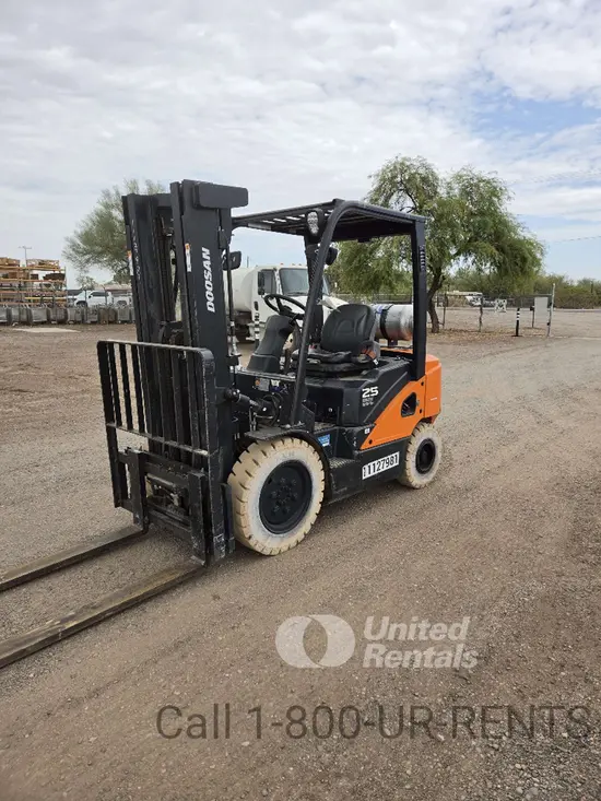 2020 Doosan G25N-7DF Warehouse Forklift