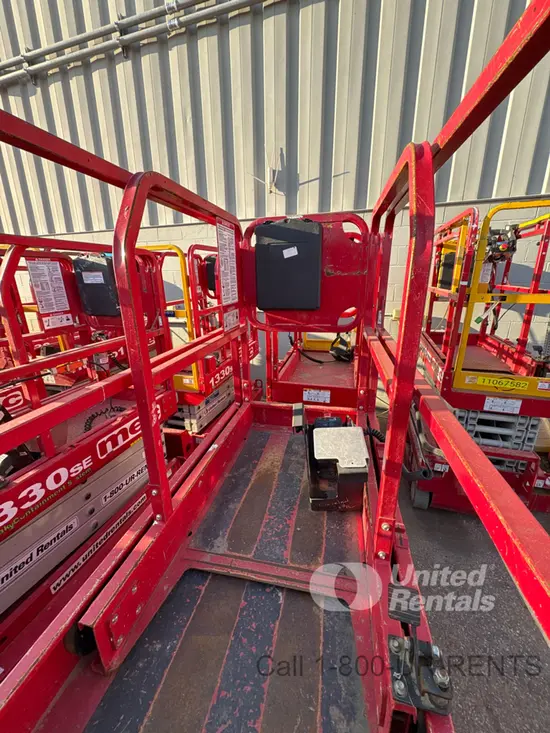 2017 MEC MICRO 19 Scissor Lift