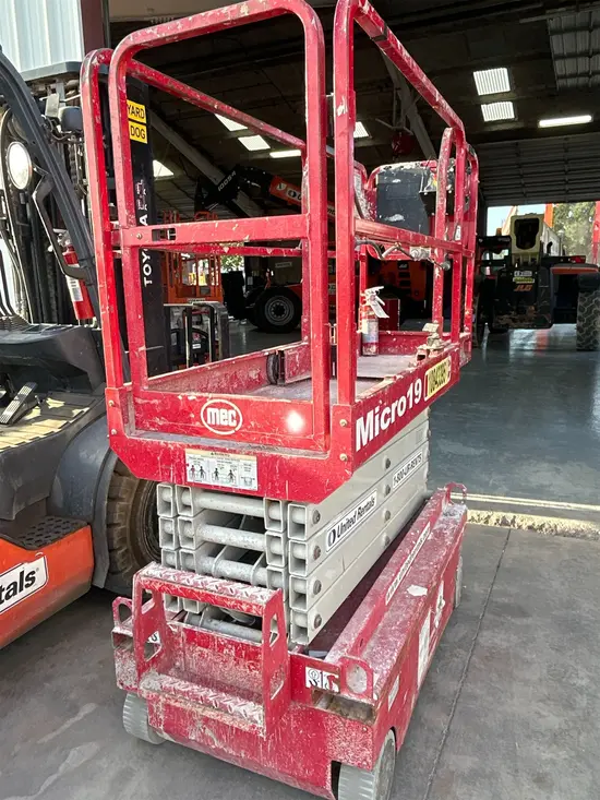 2018 MEC MICRO 19 Scissor Lift