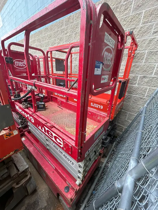 2018 MEC MICRO 19 Scissor Lift