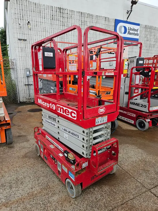 2018 MEC MICRO 19 Scissor Lift