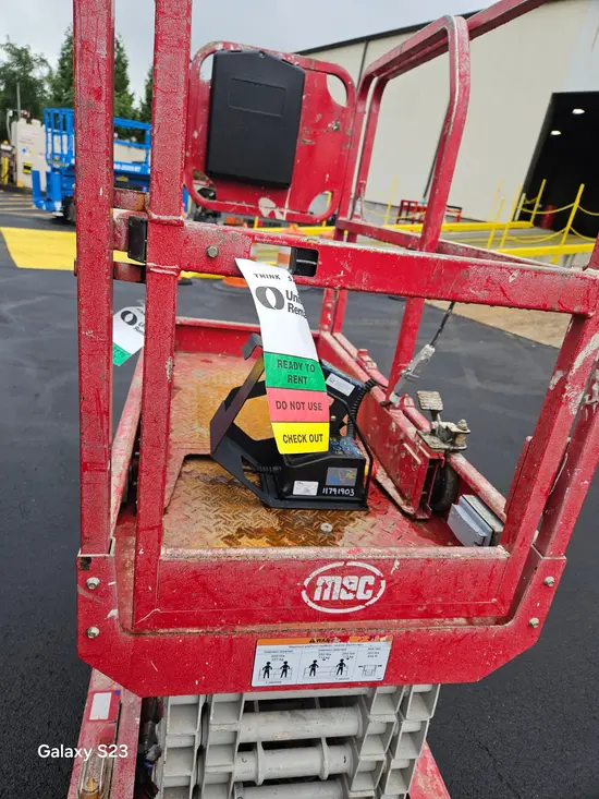 2018 MEC MICRO 19 Scissor Lift