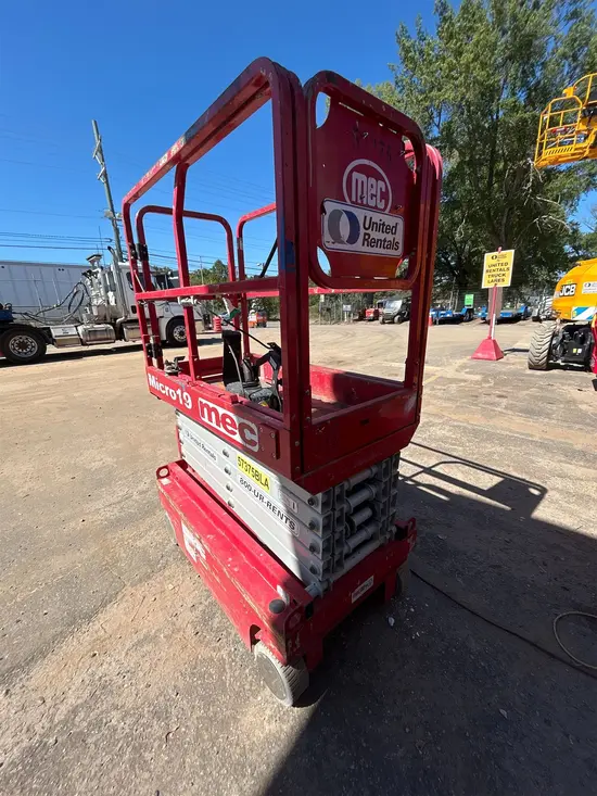 2018 MEC MICRO 19 Scissor Lift
