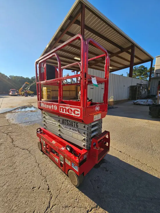 2018 MEC MICRO 19 Scissor Lift