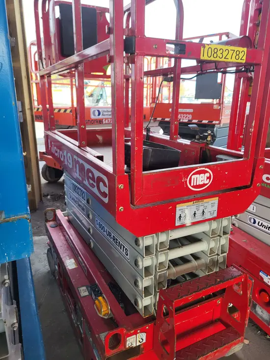 2018 MEC MICRO 19 Scissor Lift