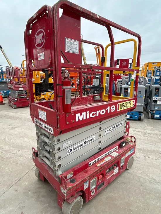 2018 MEC MICRO 19 Scissor Lift