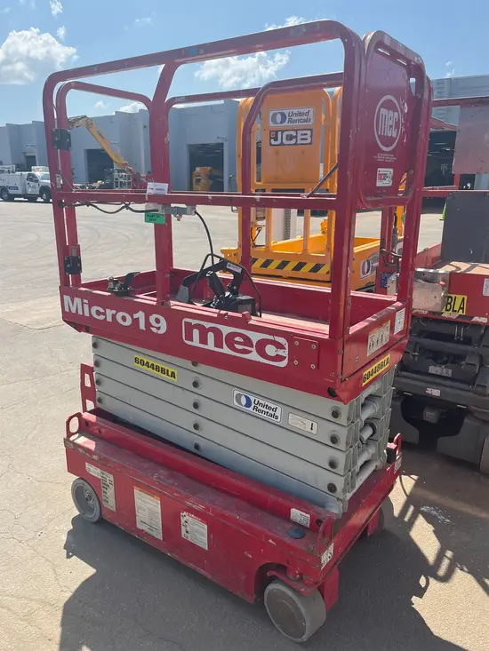 2018 MEC MICRO 19 Scissor Lift
