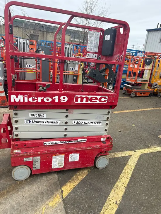2018 MEC MICRO 19 Scissor Lift