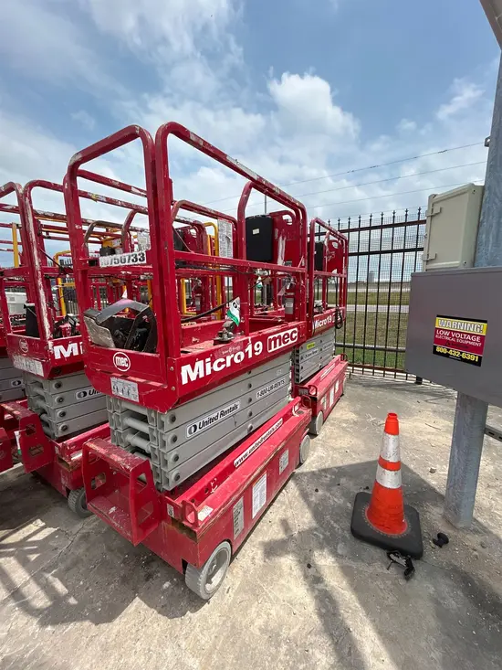 2018 MEC MICRO 19 Scissor Lift