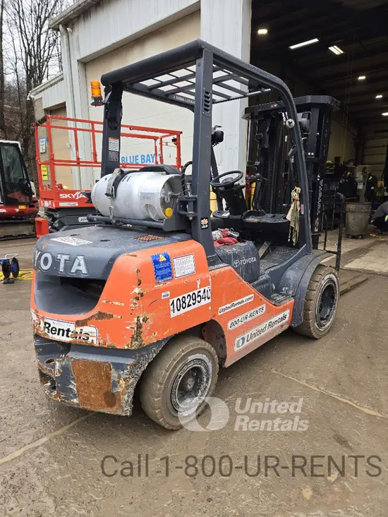 2018 Toyota 8FGU30 Warehouse Forklift