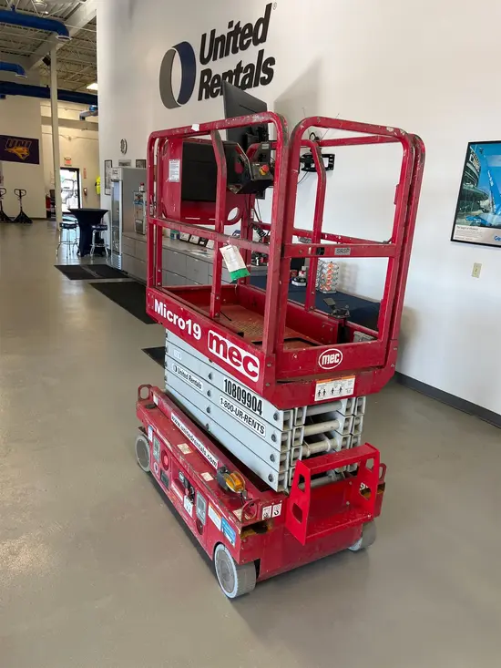 2018 MEC MICRO 19 Scissor Lift