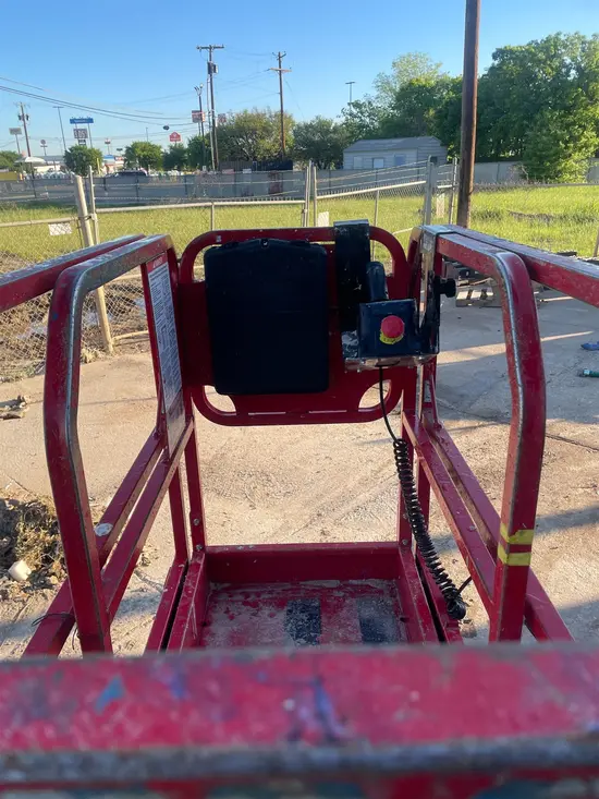 2018 MEC MICRO 19 Scissor Lift
