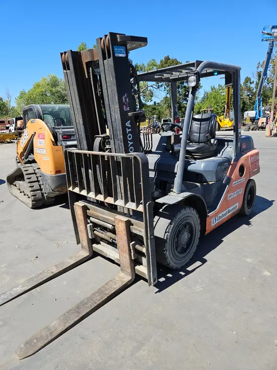 2018 Toyota 8FD35U Warehouse Forklift