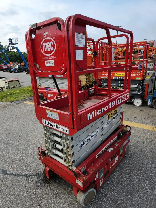 2018 MEC MICRO 19 Scissor Lift