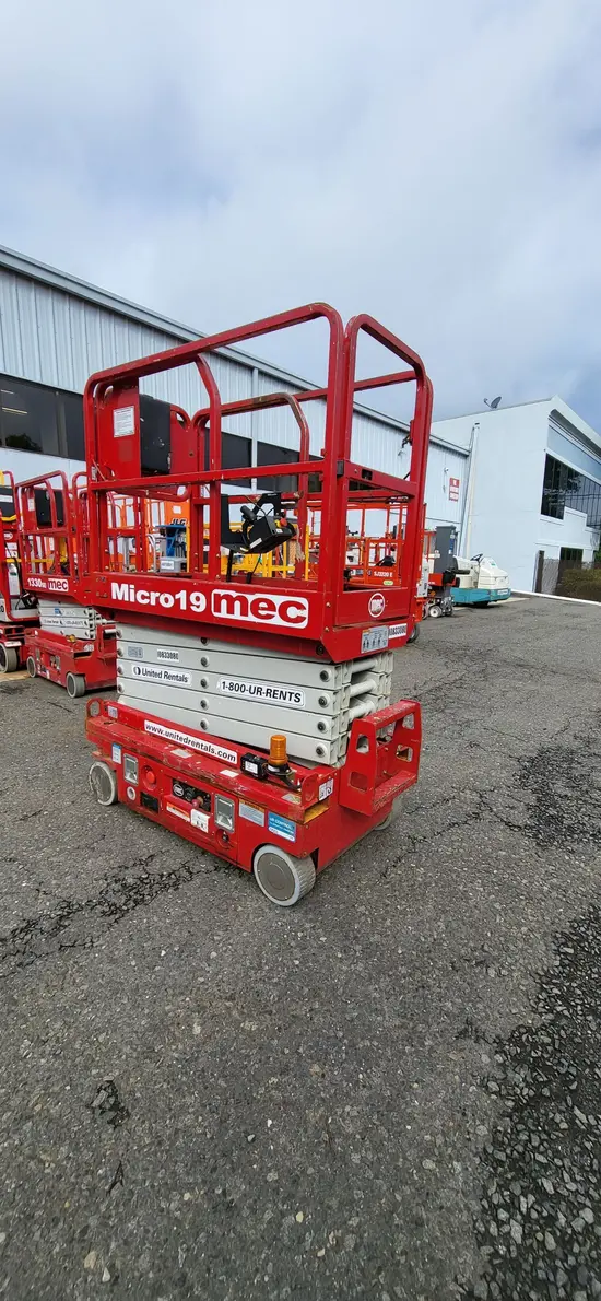 2018 MEC MICRO 19 Scissor Lift