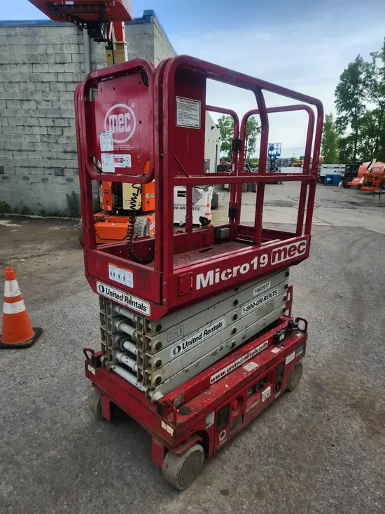 2018 MEC MICRO 19 Scissor Lift