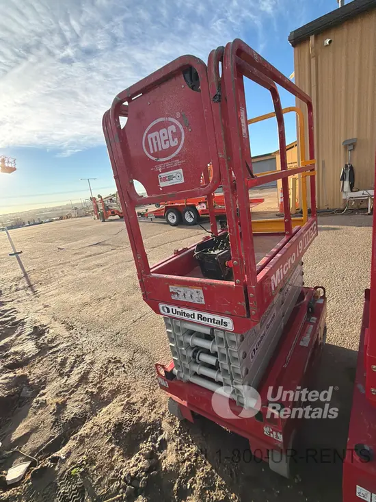 2019 MEC MICRO 19 Scissor Lift