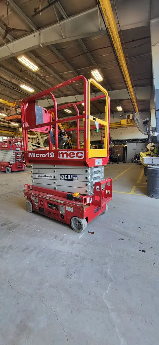 2018 MEC MICRO 19 Scissor Lift