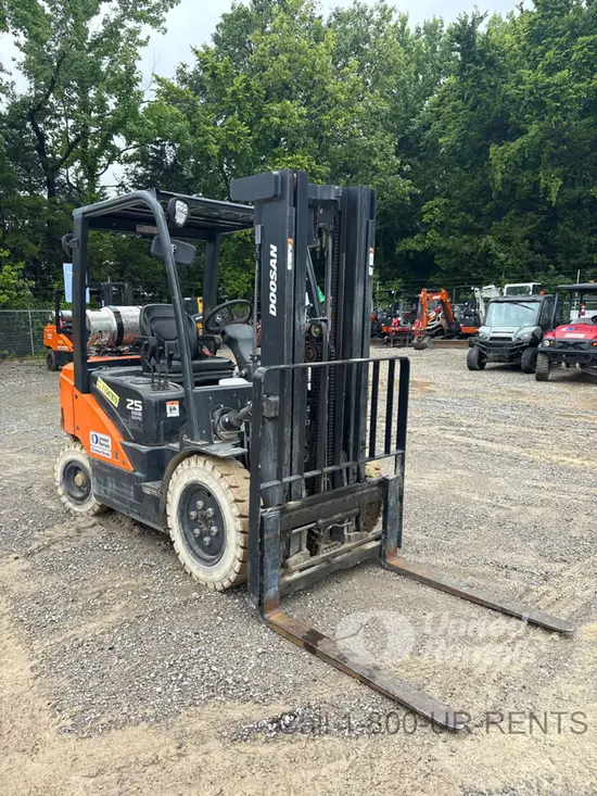 2022 Doosan G25E-7DF Warehouse Forklift