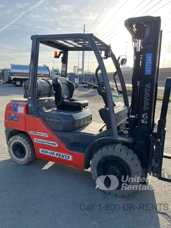 2018 Toyota 8FGU30 Warehouse Forklift