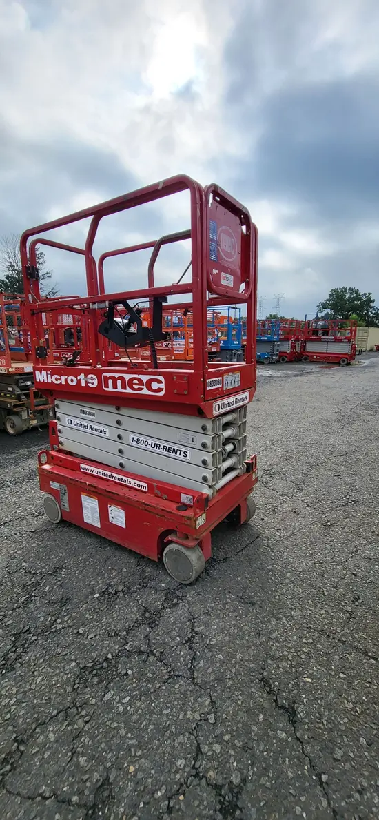 2018 MEC MICRO 19 Scissor Lift