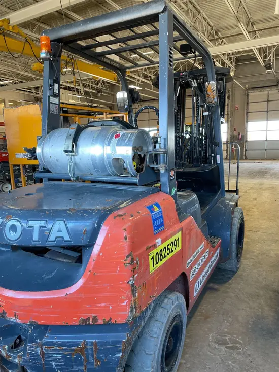 2018 Toyota 8FGU30 Warehouse Forklift
