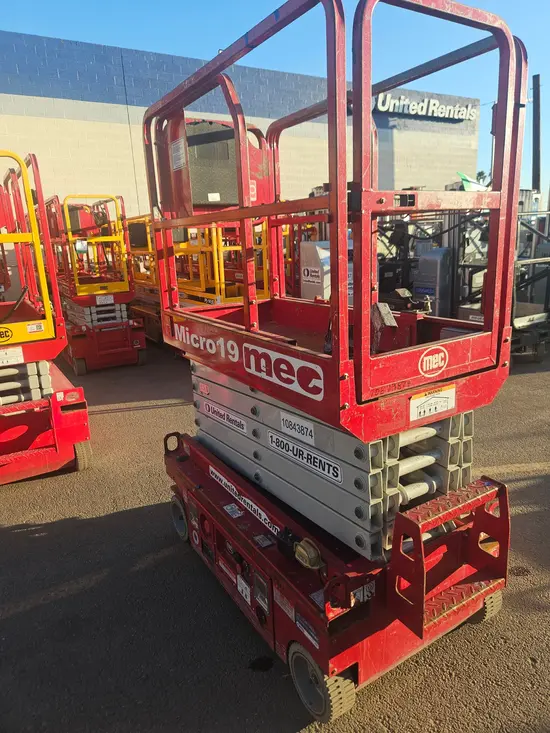 2018 MEC MICRO 19 Scissor Lift