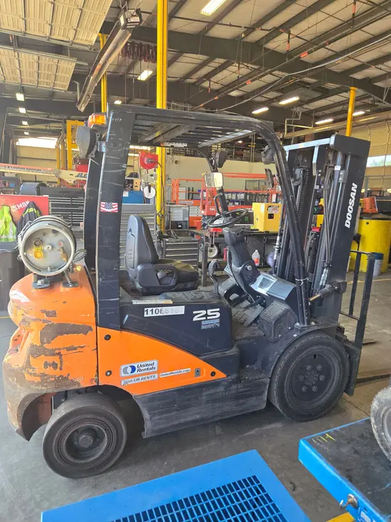 2020 Doosan G25N-7DF Warehouse Forklift