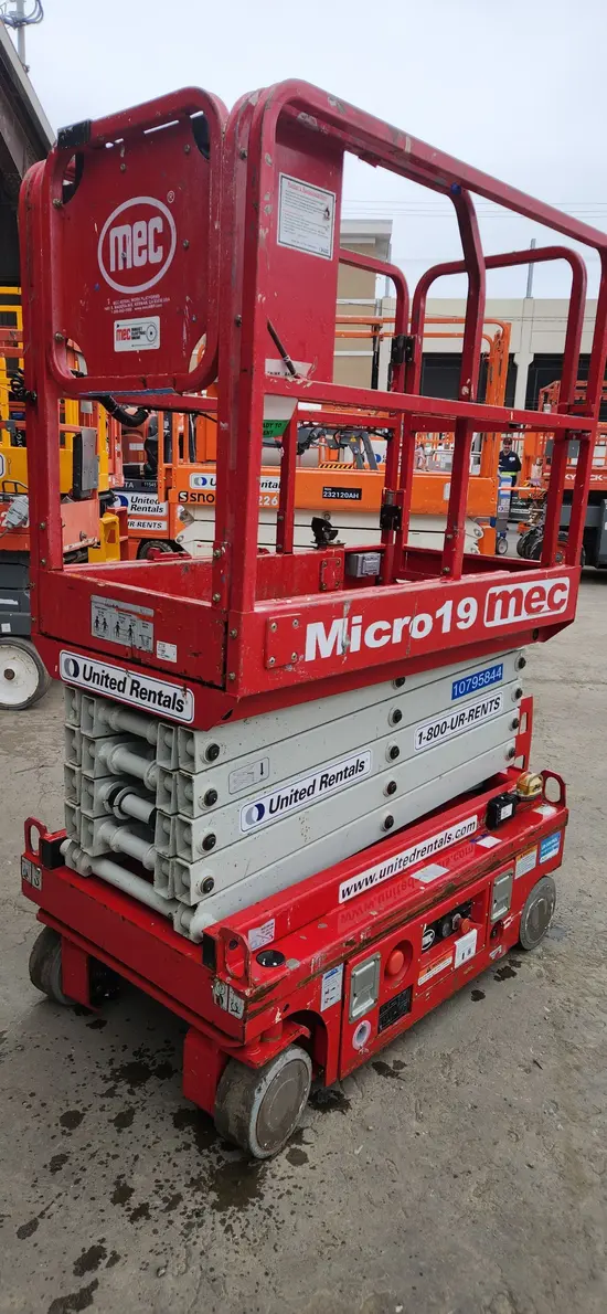2018 MEC MICRO 19 Scissor Lift