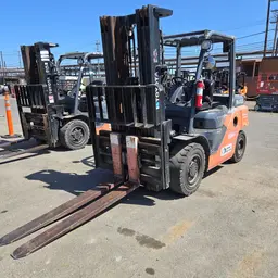 2016 Toyota 8FD35U Warehouse Forklift