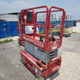 2019 MEC MICRO 19 Scissor Lift