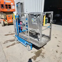2018 Genie GR-20 Self-Propelled One-Person Lift