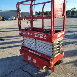 2018 MEC MICRO 19 Scissor Lift