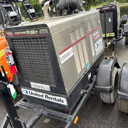 2019 Lincoln Electric VANTAGE 549 Welder