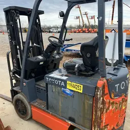2018 Toyota 8FBCU25 Warehouse Forklift