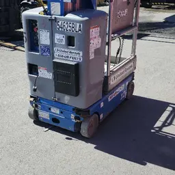 2017 Genie GR-12 Self-Propelled One-Person Lift