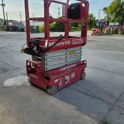 2018 MEC MICRO 19 Scissor Lift