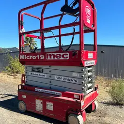 2018 MEC MICRO 19 Scissor Lift