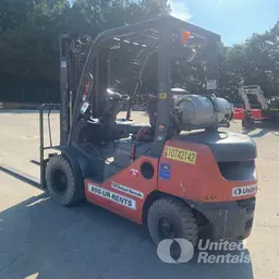 2018 Toyota 8FGU30 Warehouse Forklift